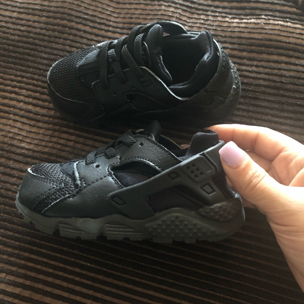 Black nikes
